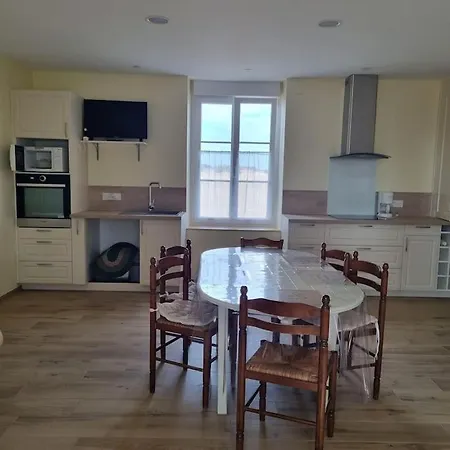 Ancienne Ferme Renovee Nueil-sous-Faye