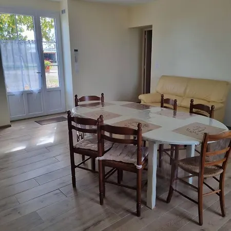 Ancienne Ferme Renovee Nueil-sous-Faye