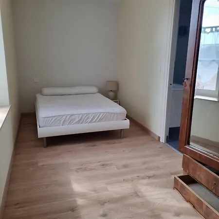 Ancienne Ferme Renovee Nueil-sous-Faye